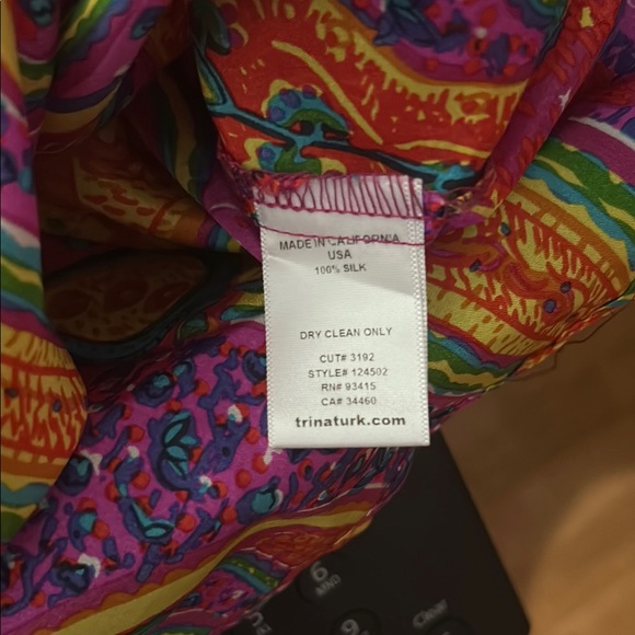 Trina Turk 100% Silk Blouse - Picture 5 of 5